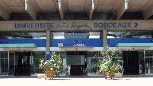 università